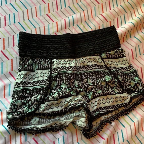 Shorts - Picture 3 of 4